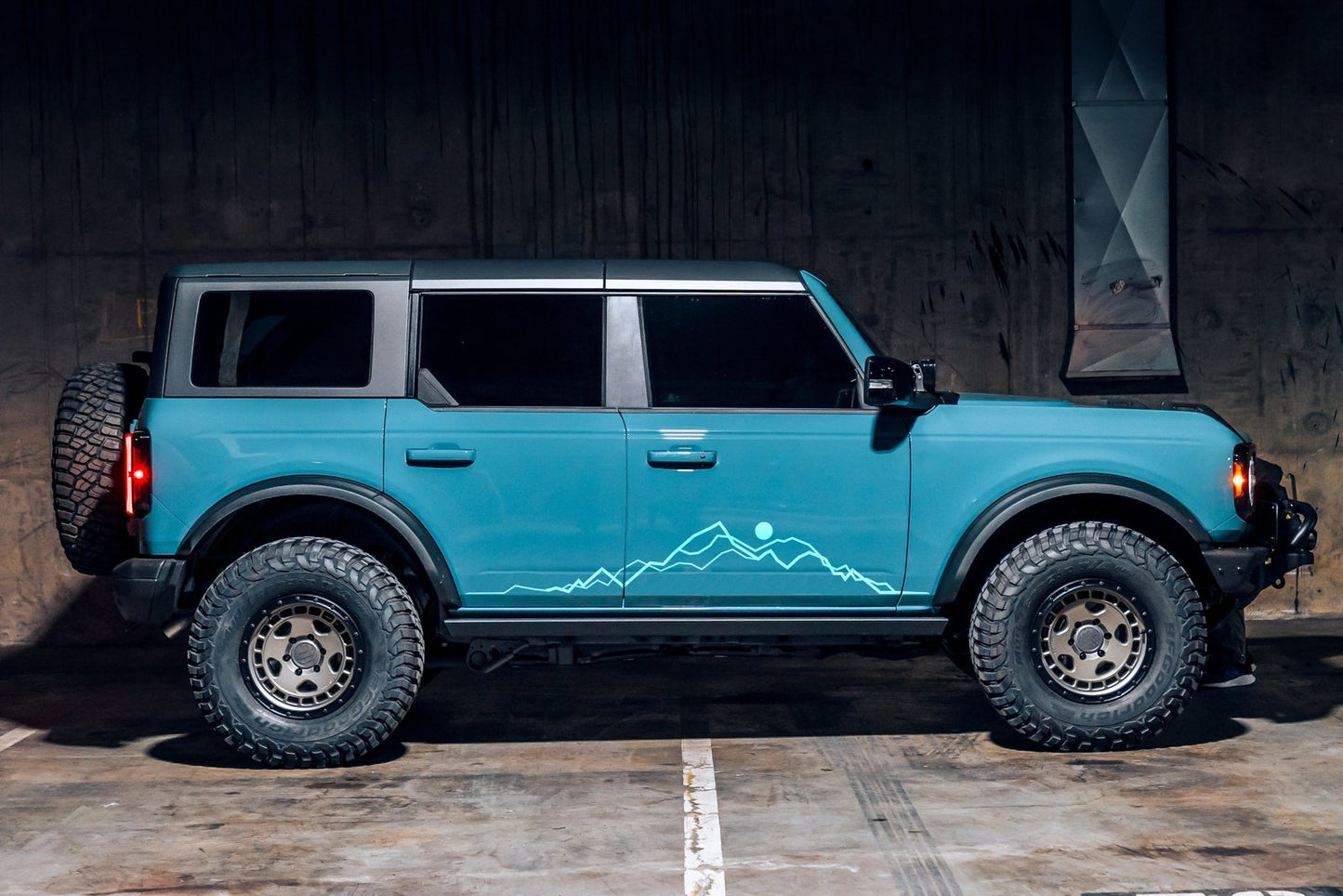Line Art Mountain Range Vinyl Decal | 273